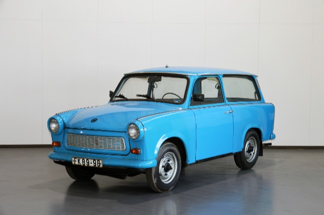 1⁄24 トラバント 601S ベルリンの壁崩壊30周年記念 | 鉄道模型