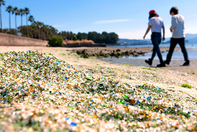 コラム アートリップ ガラスの砂浜 長崎県大村市 朝日マリオン コム