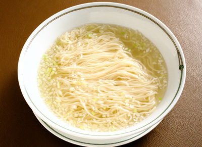 「中国飯店」の葱（ねぎ）入り素そば