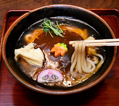 「茂美志や」ののっぺいうどん