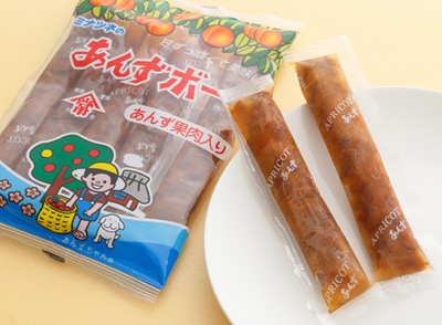 「港常（みなつね）」のあんずボー