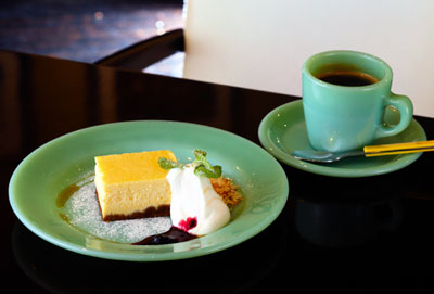 「ファイヤーキングカフェ」のベイクドチーズケーキ