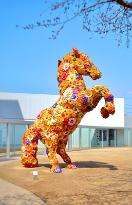 「フラワー・ホース」チェ・ジョンファ作（青森県十和田市）