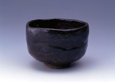 「黒楽割高台茶碗（くろらくわりこうだいちゃわん）」