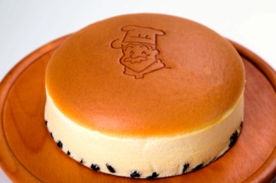 「りくろーおじさんの店」の焼きたてチーズケーキ