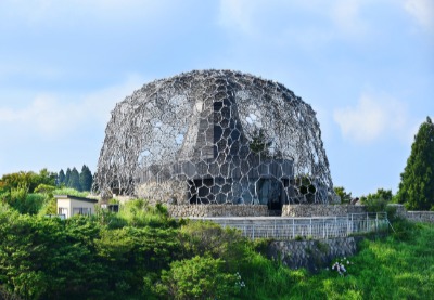 六甲枝垂れ　三分一博志作（神戸市灘区）