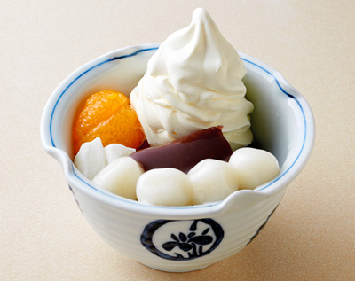 「みはし」の白玉クリームあんみつ
