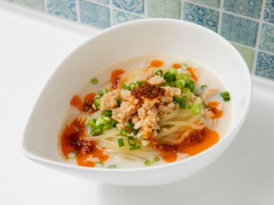 ソニンさん　「冷麺ダイニングつるしこ」のベジタブル特濃豆乳冷麺