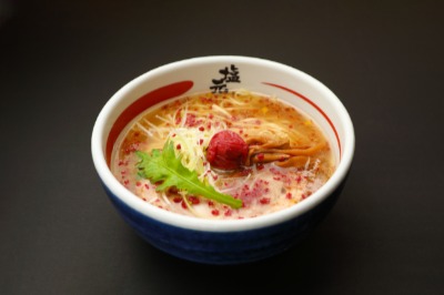 「塩元帥」の梅塩（うめしお）ラーメン