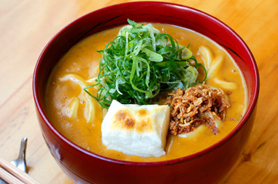 「日本料理　旬房」のカレーうどん