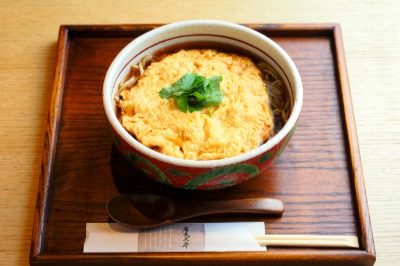 「蕎麦六本」の玉子とじそば