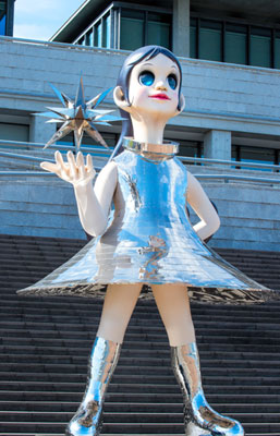サン・シスター　ヤノベケンジ作（神戸市中央区）