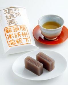 「新鶴本店」の塩羊羹（ようかん）