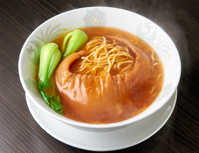 「広東料理　百菜」のフカヒレそば