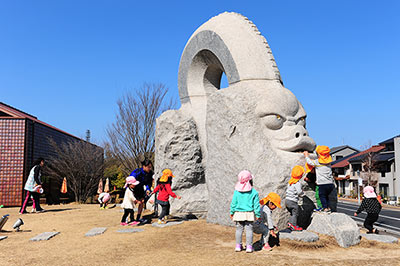 ＯＲＯＣＨＩ　澄川喜一作（島根県益田市）