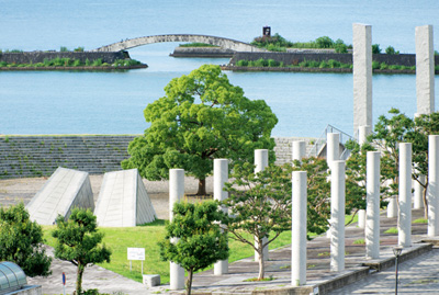 水面への回廊、琵琶湖　井上武吉作（滋賀県大津市）
