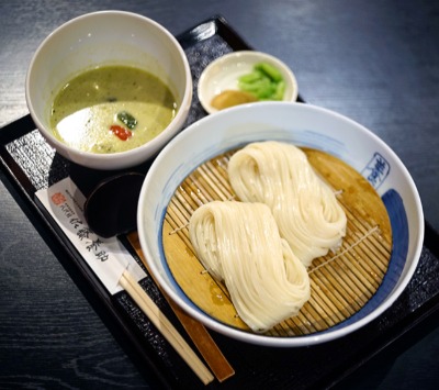 「銀座　佐藤養助」のタイ風グリーンカレーつけ麺