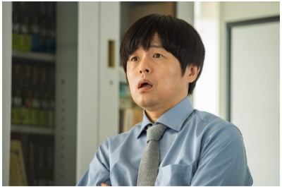 (C)2023 映画「隣人X 疑惑の彼女」製作委員会 (C)パリュスあや子／講談社