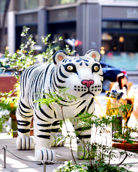 Ａｎｉｍａｌ　２０１２－０１Ｂ　三沢厚彦作（東京都千代田区）