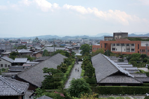 松坂城跡から臨む御城番屋敷