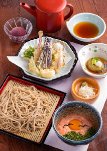 「御食事処　いろりばた」の夕やけそば・ふれあいセット