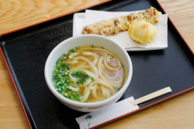 「讃岐うどん 根の津」のちく玉天うどん