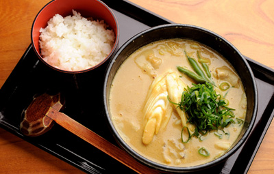 「手打ち釜あげうどん　禅」のカレーうどん