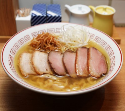 「きたかた食堂　神保町」の超多加水自家製手揉（もみ）麺　肉そば塩煮干し