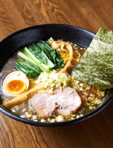 「麺屋　なごみ」の白湯麺
