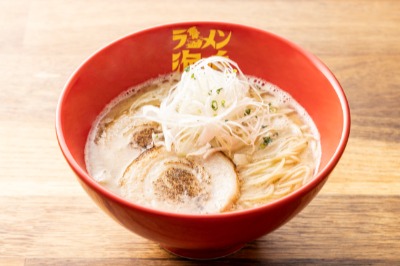 「ラーメン海鳴」の魚介とんこつラーメン