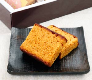 「サロン・ド・テ　アルション法善寺本店」の塩カラメルカステラ