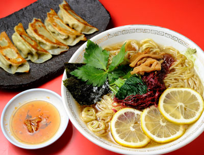 「海新山」の超コラーゲン　上上ラーメン