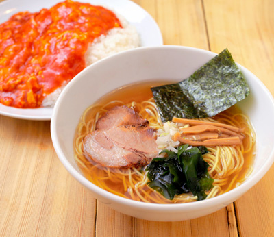 「青葉台　麺飯厨房（ちゅうぼう）」の飯セット（エビチリ飯と醤油ラーメン）