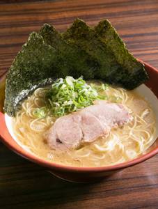 「極楽汁麺　百麺（ばいめん）」のらーめん　細麺