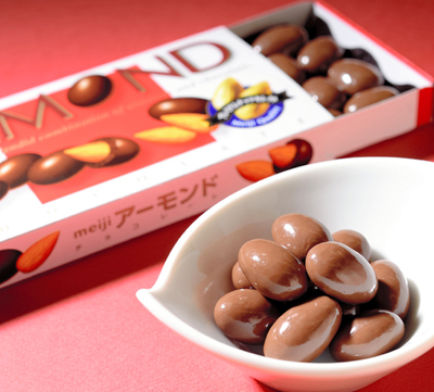「明治」のアーモンドチョコ