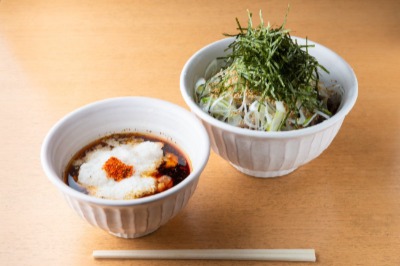 なぜ蕎麦にラー油を入れるのか。　とろろ鶏そば