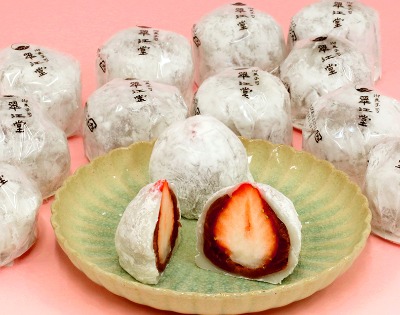 「御菓子司　翠江堂」の苺大福