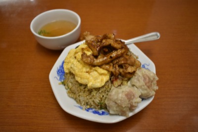 「新御茶ノ水　萬龍」の肉玉炒飯　