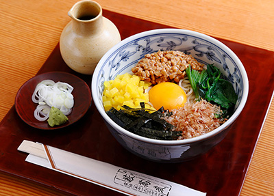 「玉川　薮蕎麦（やぶそば）」の納豆そば