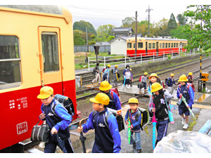 里見駅