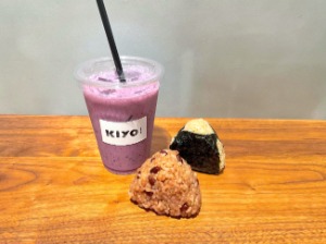 「Ｋｉｙｏ　ＮＡＴＵＲＥ」のサイエンスシェイクとおにぎり 