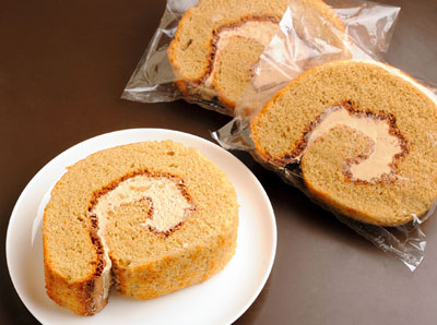 「角屋」のコーヒーロールケーキ