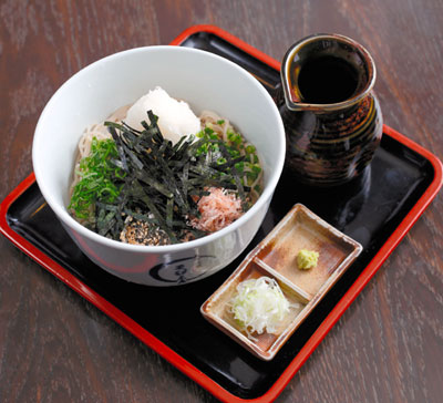 「麻布永坂更科本店」の冷たい「おろしそば」