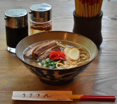「東京うりずん」の沖縄そば