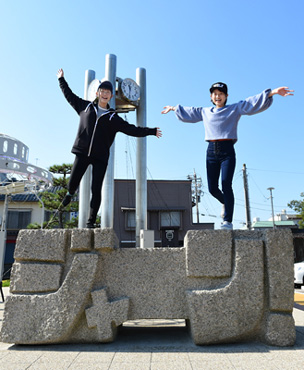擬音の石彫オブジェ　馬渕洋作（石川県羽咋（はくい）市）