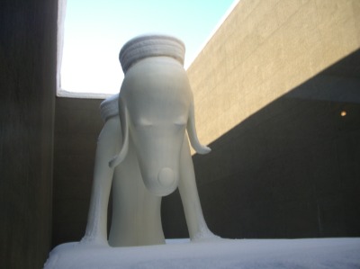 奈良美智　青森県立美術館