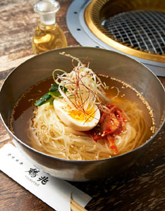 「炭火焼肉　鶴兆」の冷麺