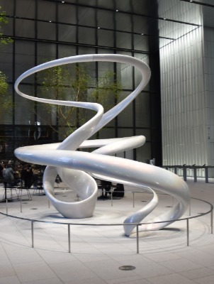 Ｃｙｃｌｏｉｄ　Ｖ（ファイブ）　森万里子作（東京都港区）