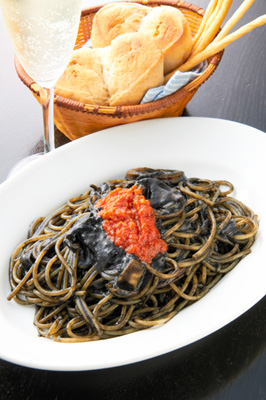 「バランチェッタ」のヤリイカスミ煮　スパゲティ