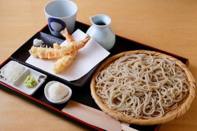 「手打蕎麦 松永」の天もりそば